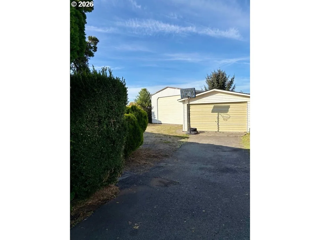 Photo of 15936 BAY VIEW DR