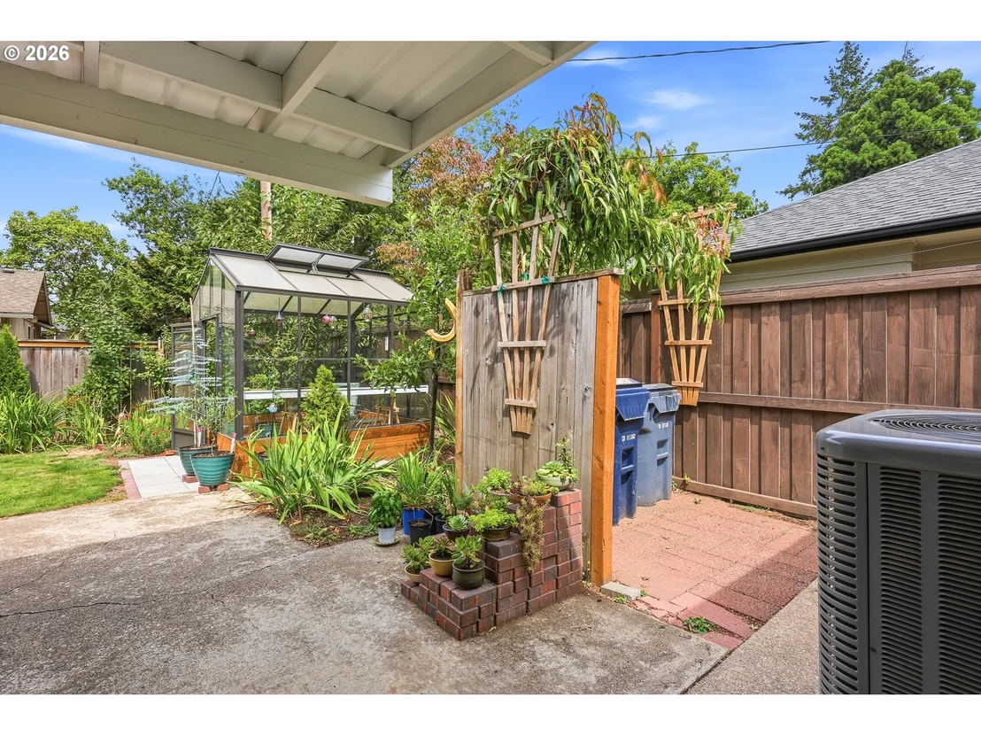 Photo of 595 DARTMOOR DR