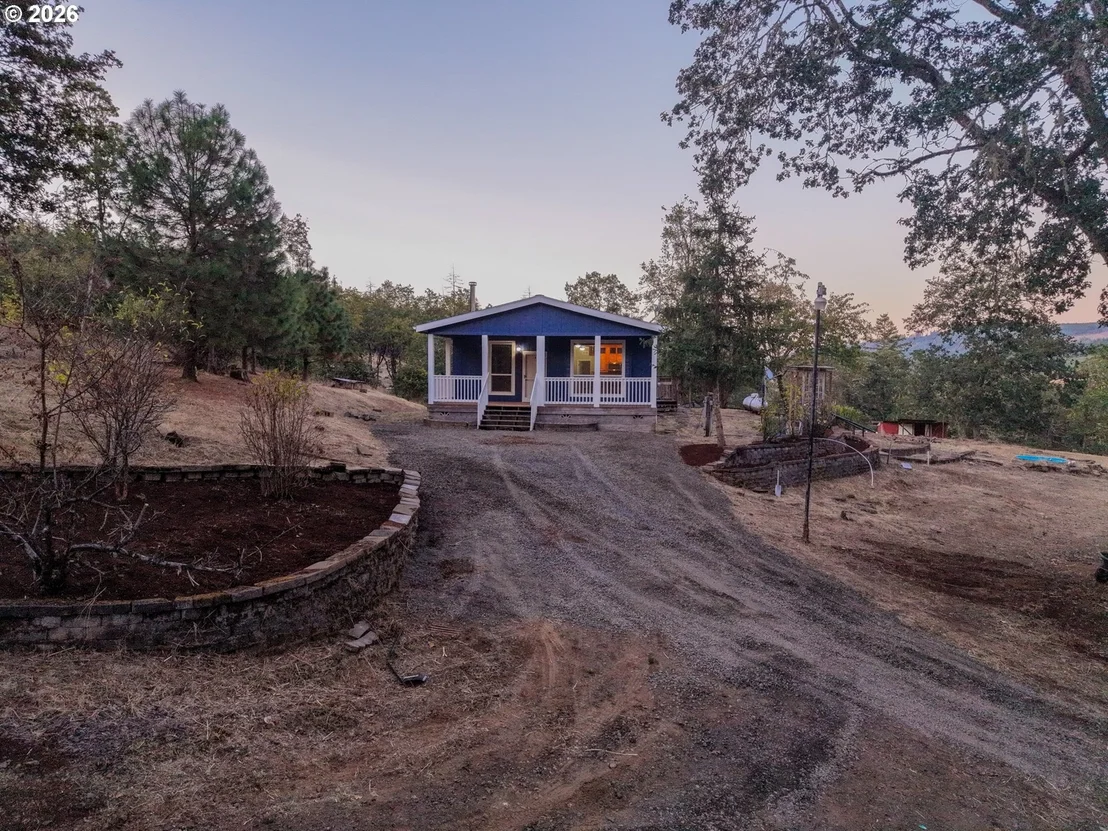 Photo of 1623 LOWER CREST RD
