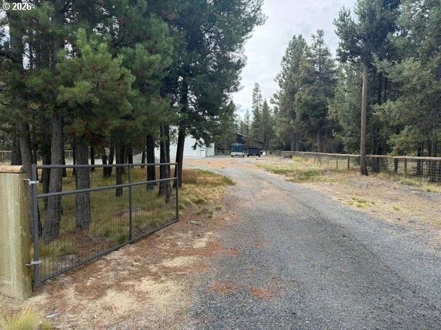 Photo of 17037 DOWNEY RD