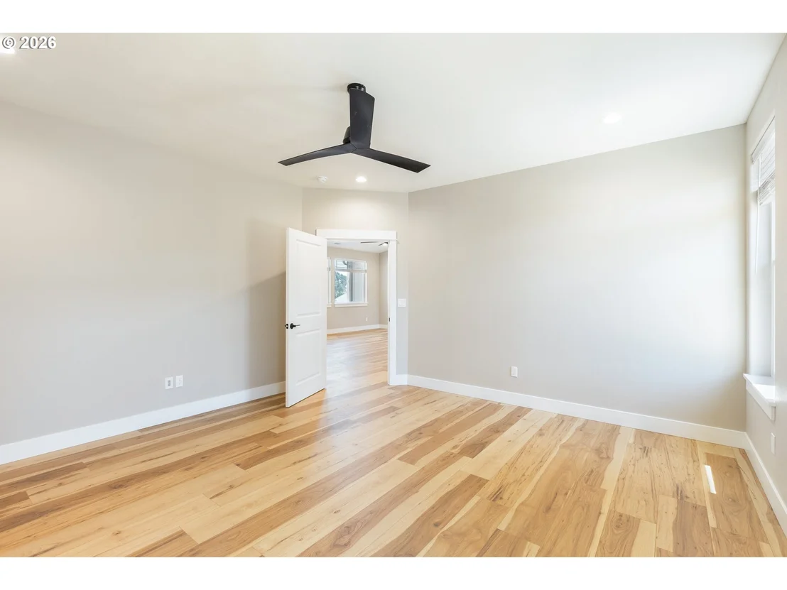Photo of 265 SE LOGAN ST