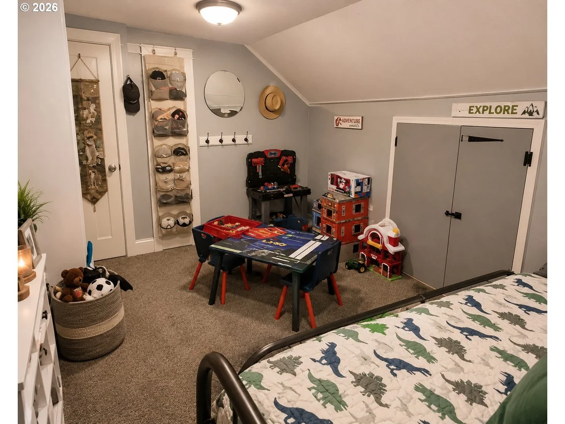Photo of 605 SE SCHOOL ST