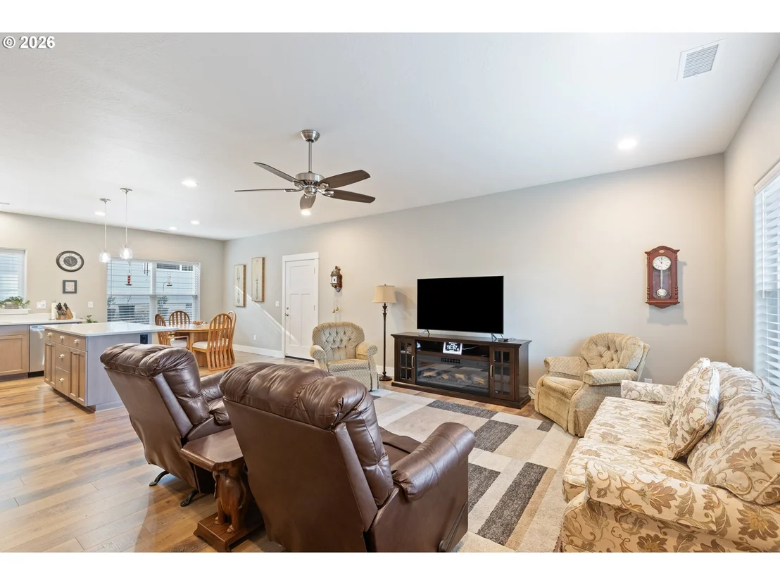 Photo of 582 FAIRWAY ESTATES DR