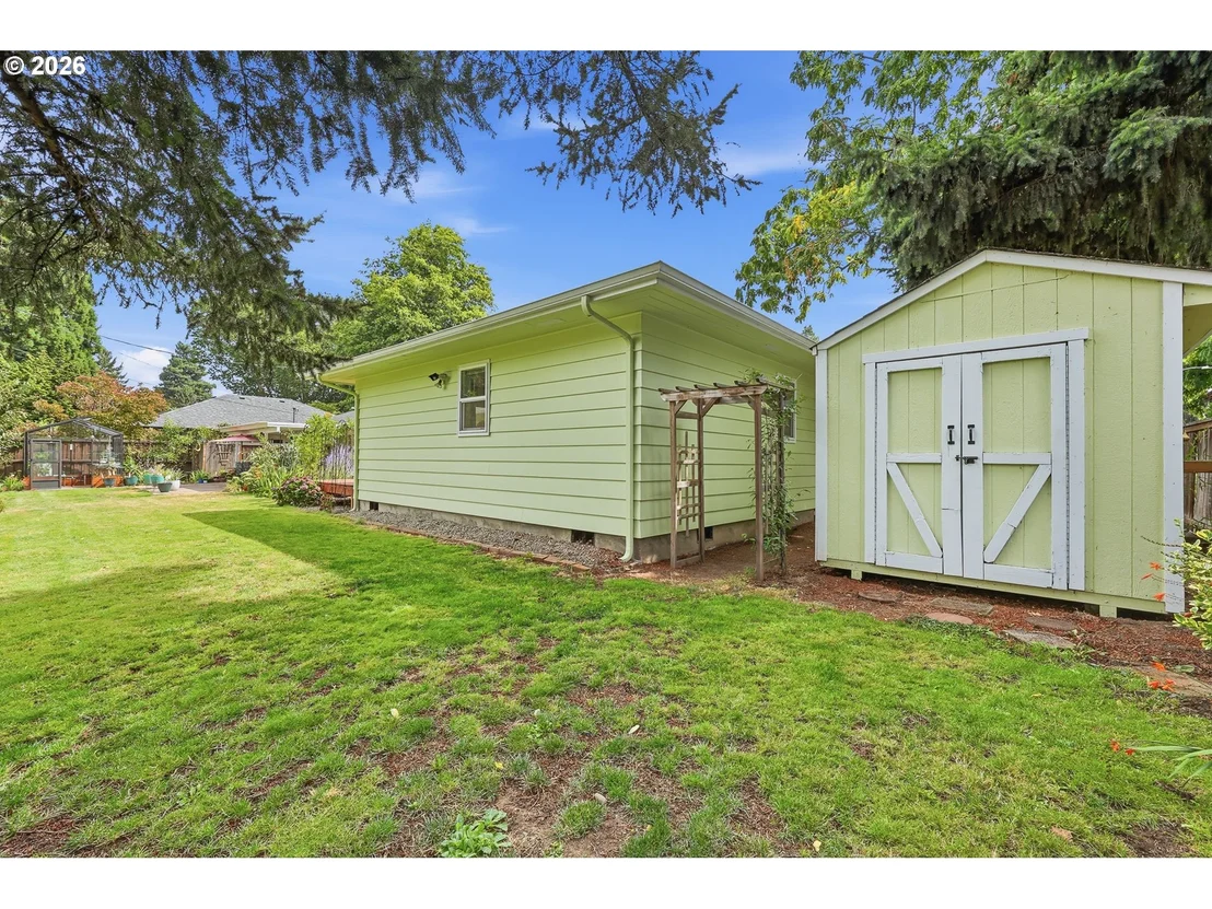 Photo of 595 DARTMOOR DR