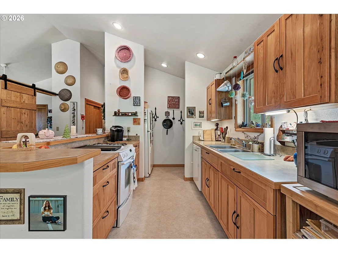 Photo of 395 BONANZA ST