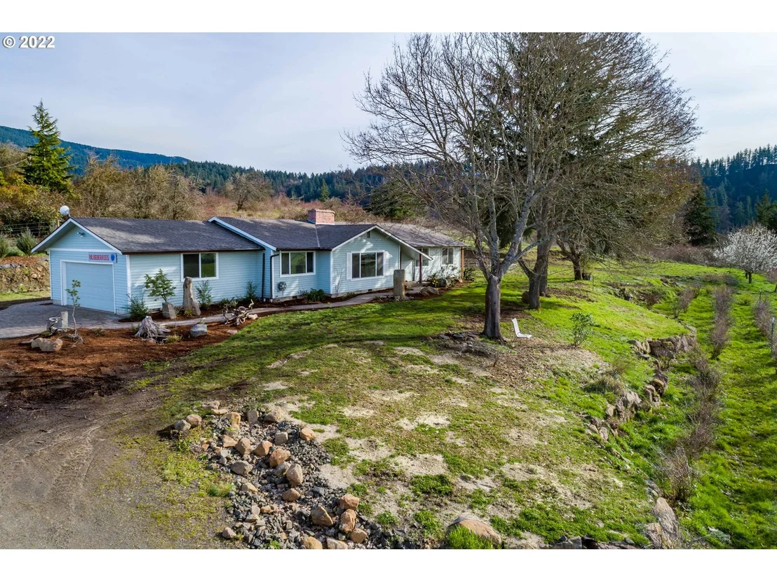 Photo of 33530 MOUNT TOM DR