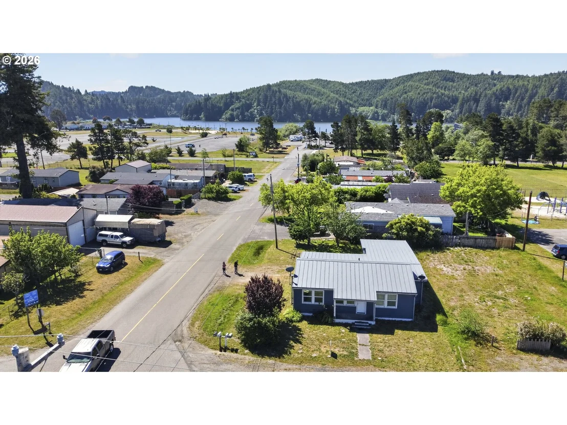 Photo of 1025 N LAKE RD