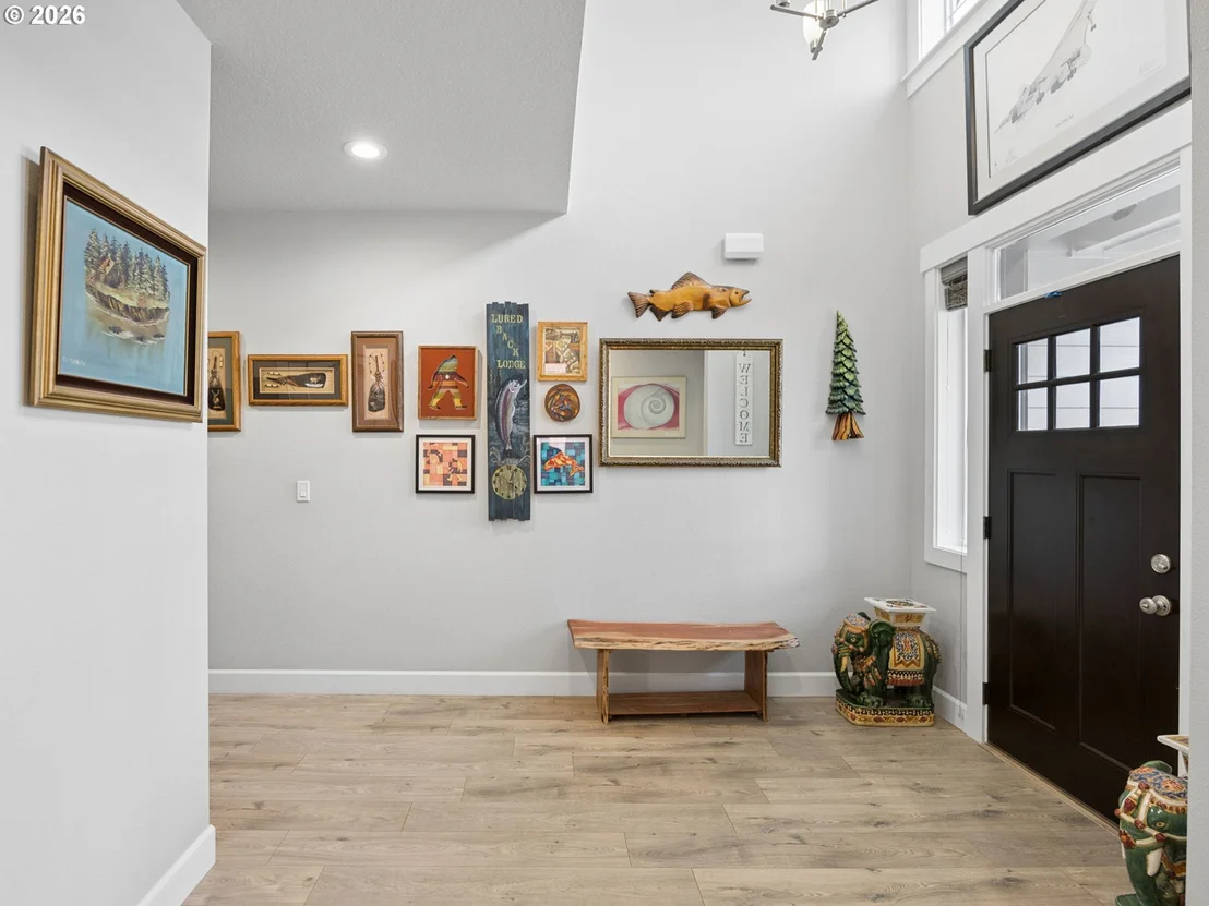 Photo of 1090 NE REGAN HILL LOOP