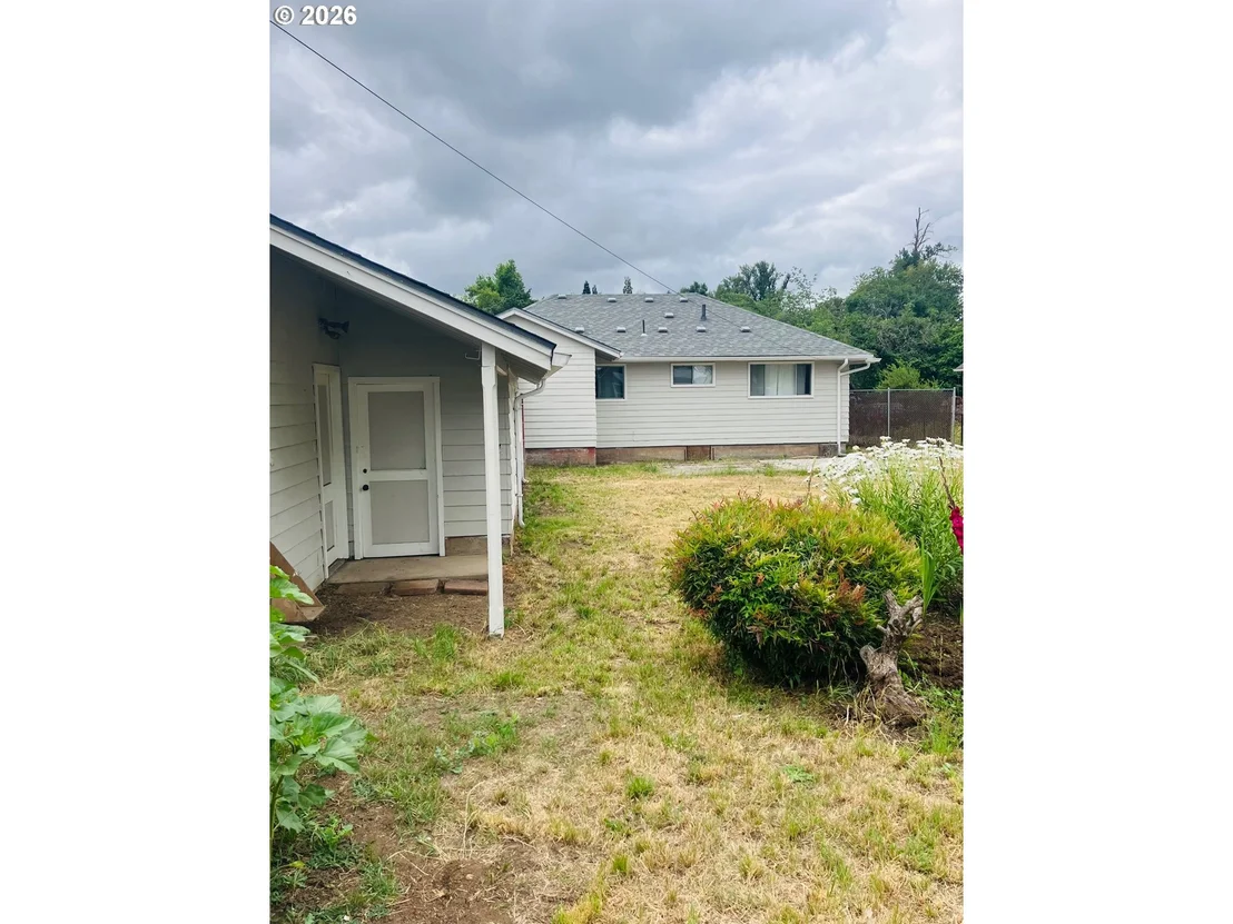 Photo of 152 W C ST