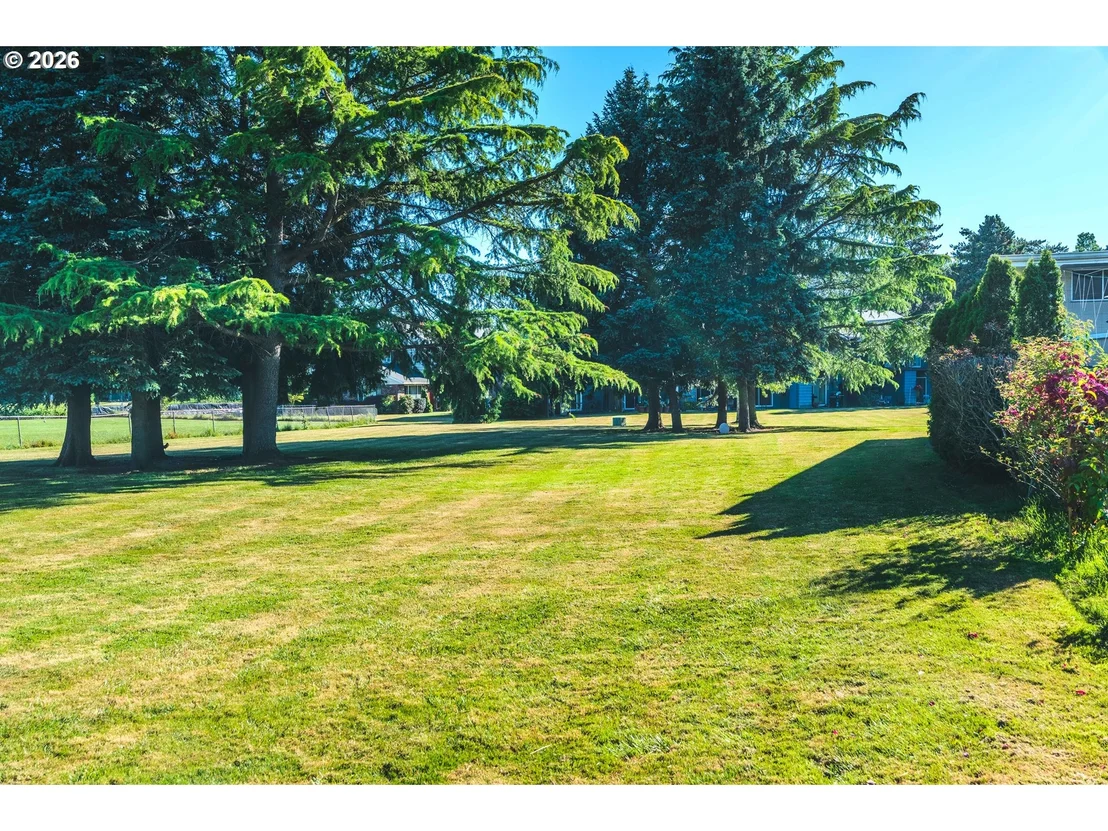 Photo of 1802 NE HOGAN DR