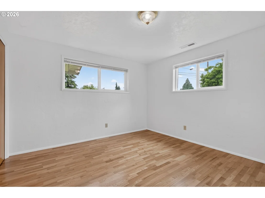 Photo of 447 MAXWELL RD