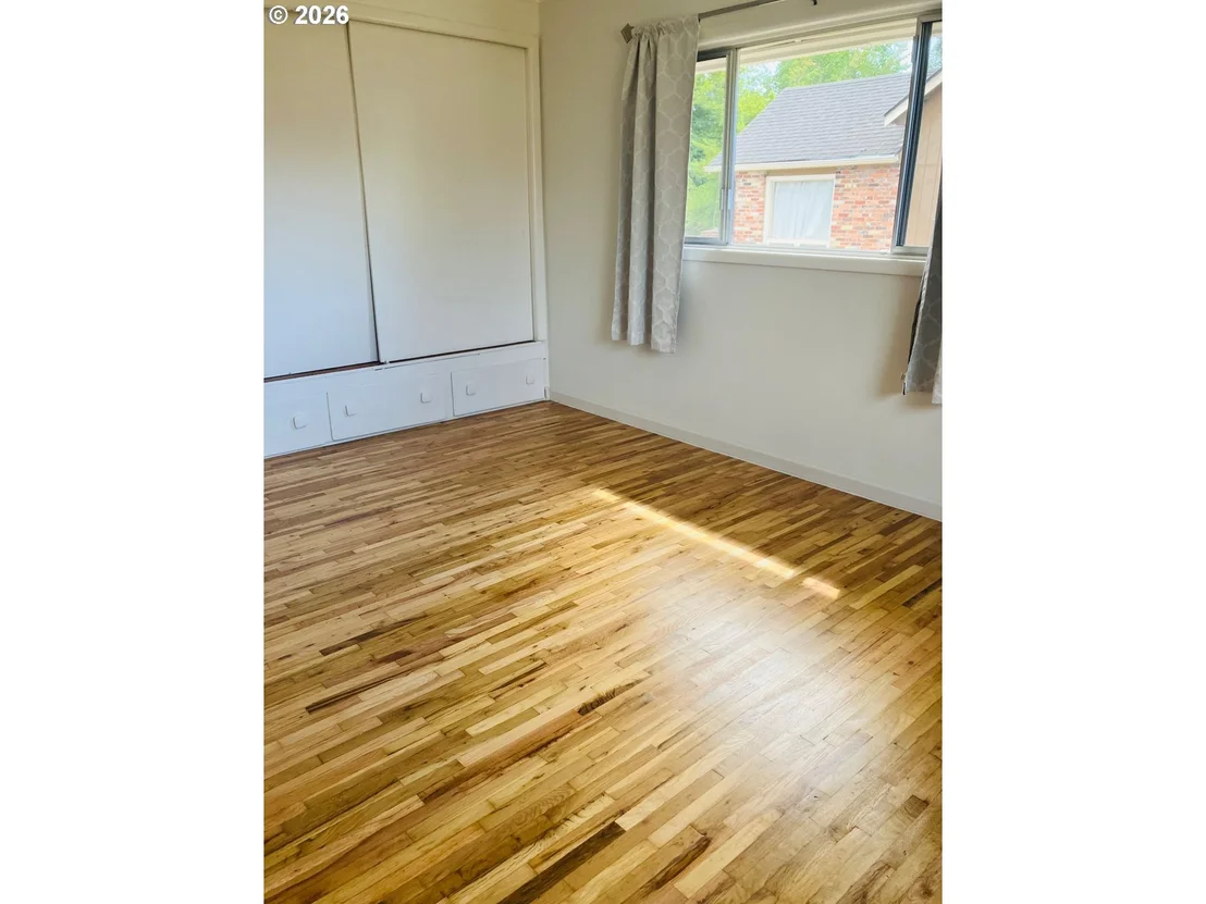 Photo of 152 W C ST