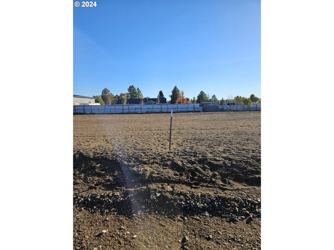 Photo of 240 NW SADDLE RIDGE LOOP