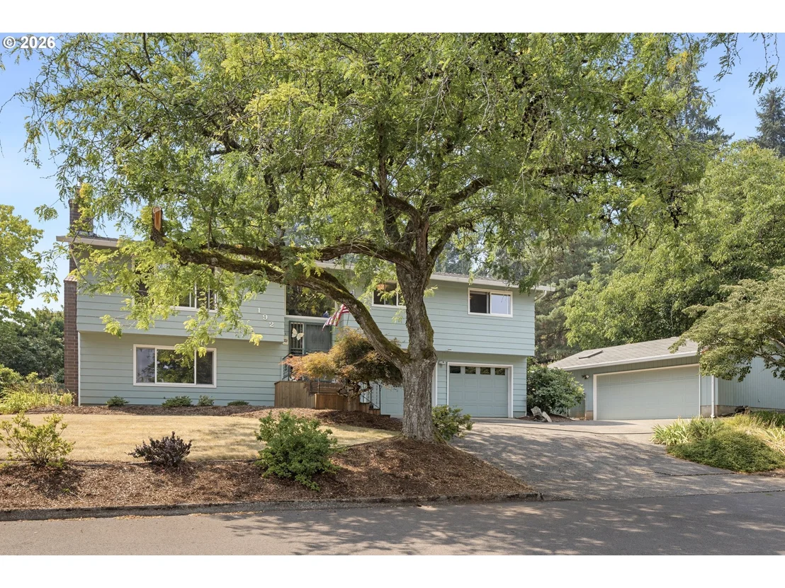 Photo of 192 NW CANYON DR