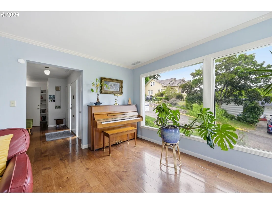 Photo of 28 W 22nd AVE