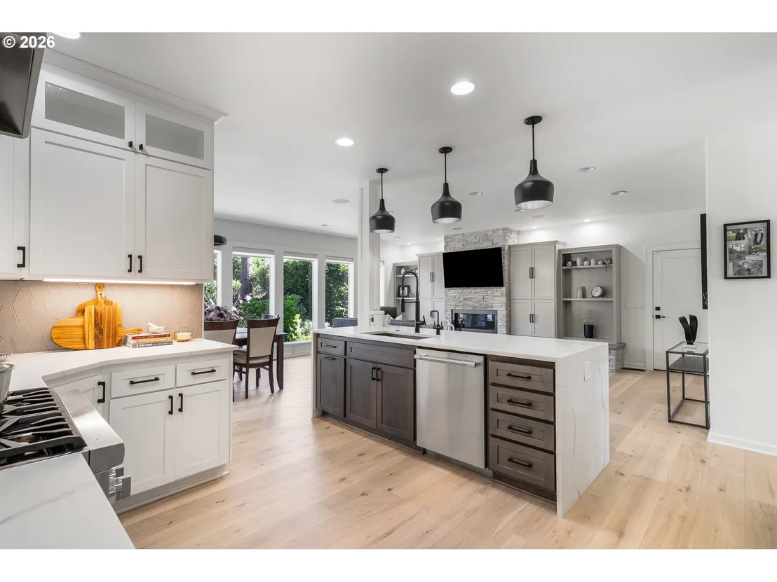 Photo of 673 SHORELINE WAY