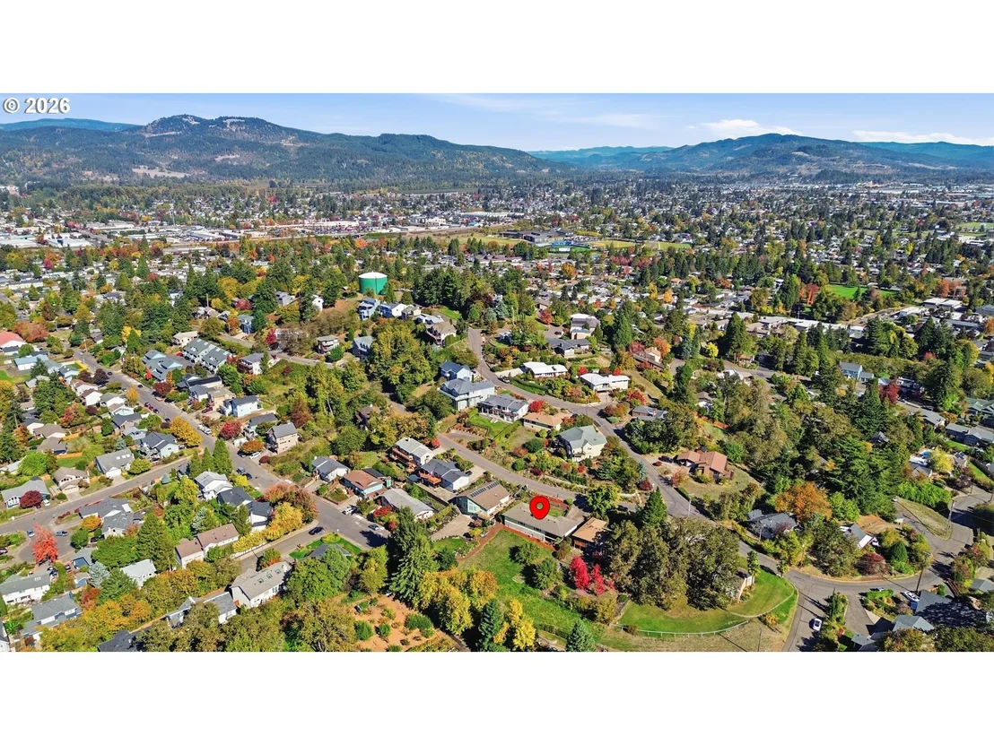 Photo of 682 SUNSET DR