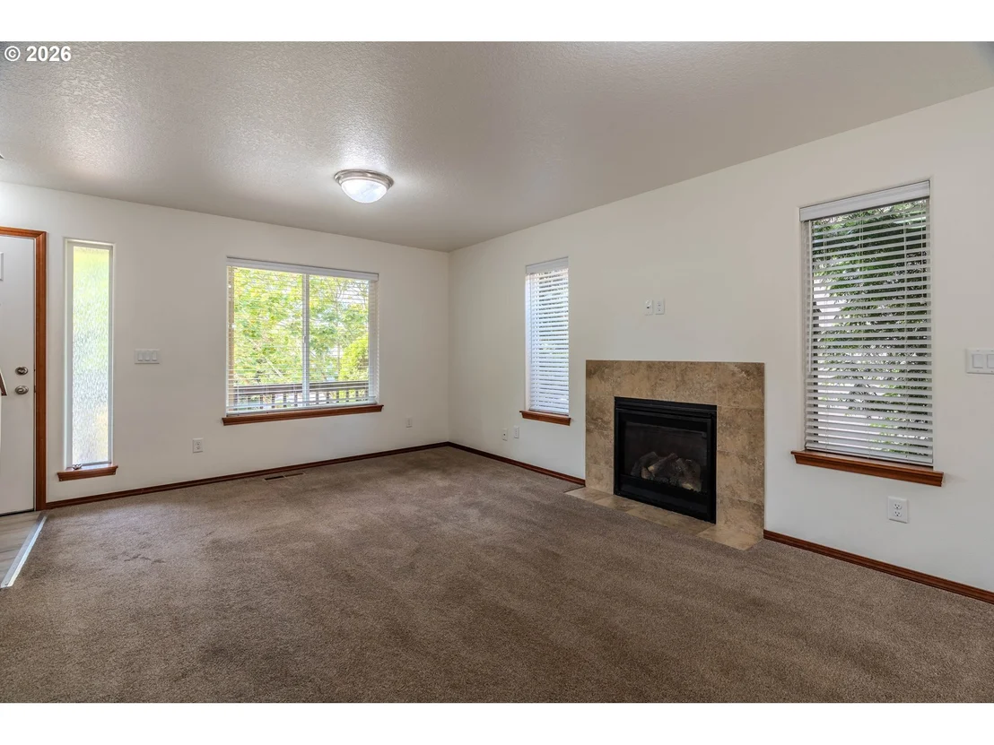 Photo of 2013 NW BELLA VISTA DR