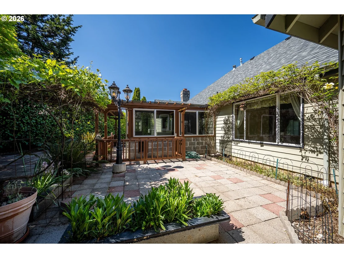 Photo of 1625 VICTORIAN WAY