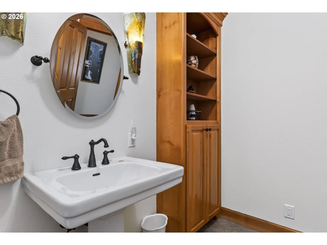 Photo of 17690 Mountain View RD SW