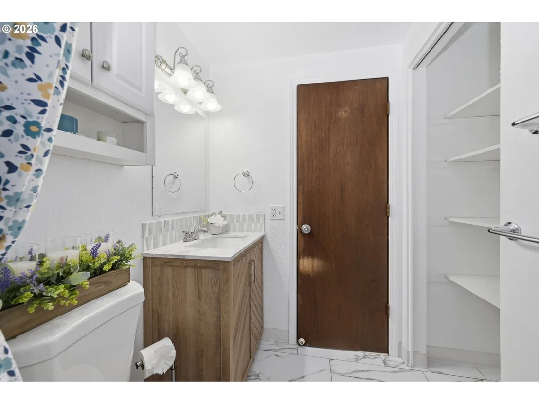 Photo of 2250 W IRWIN WAY