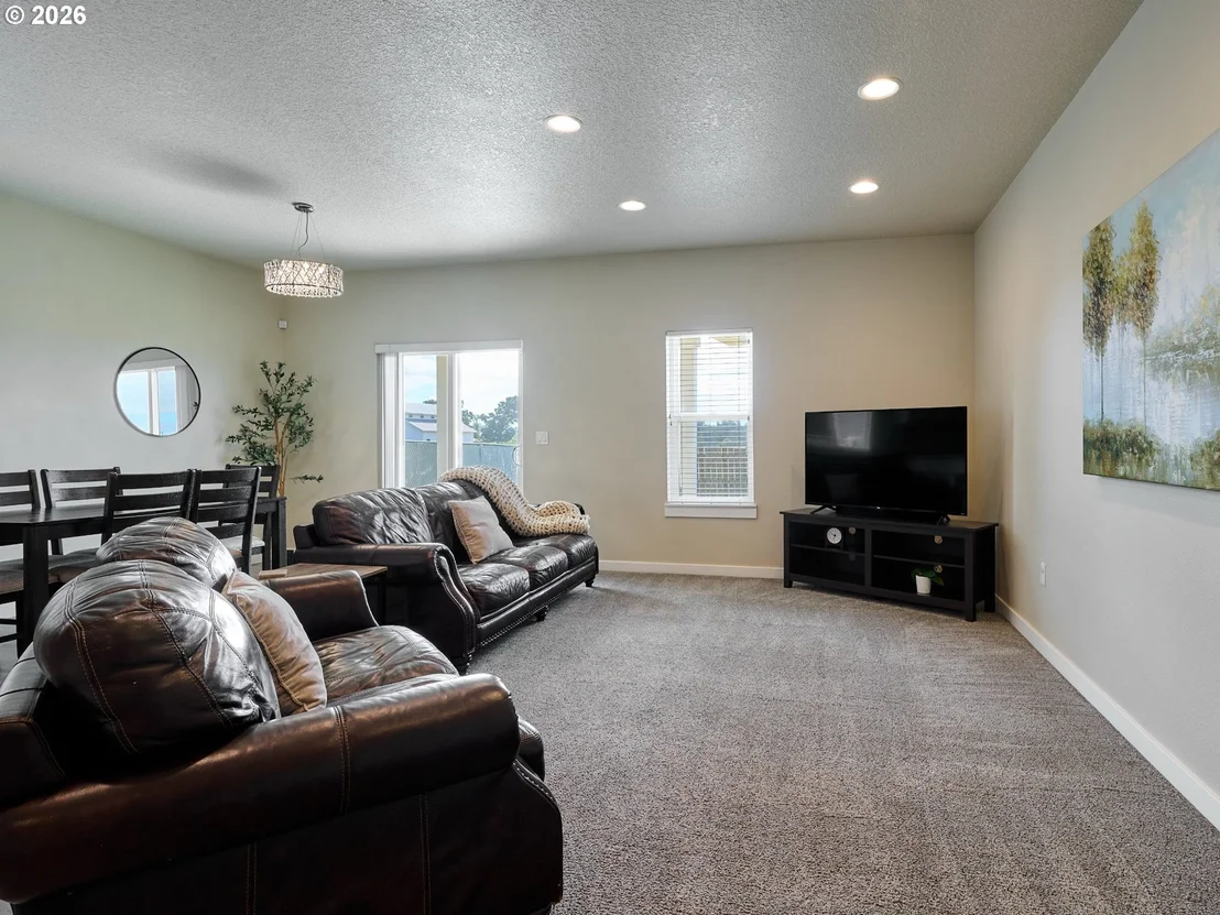 Photo of 542 E ELM LOOP