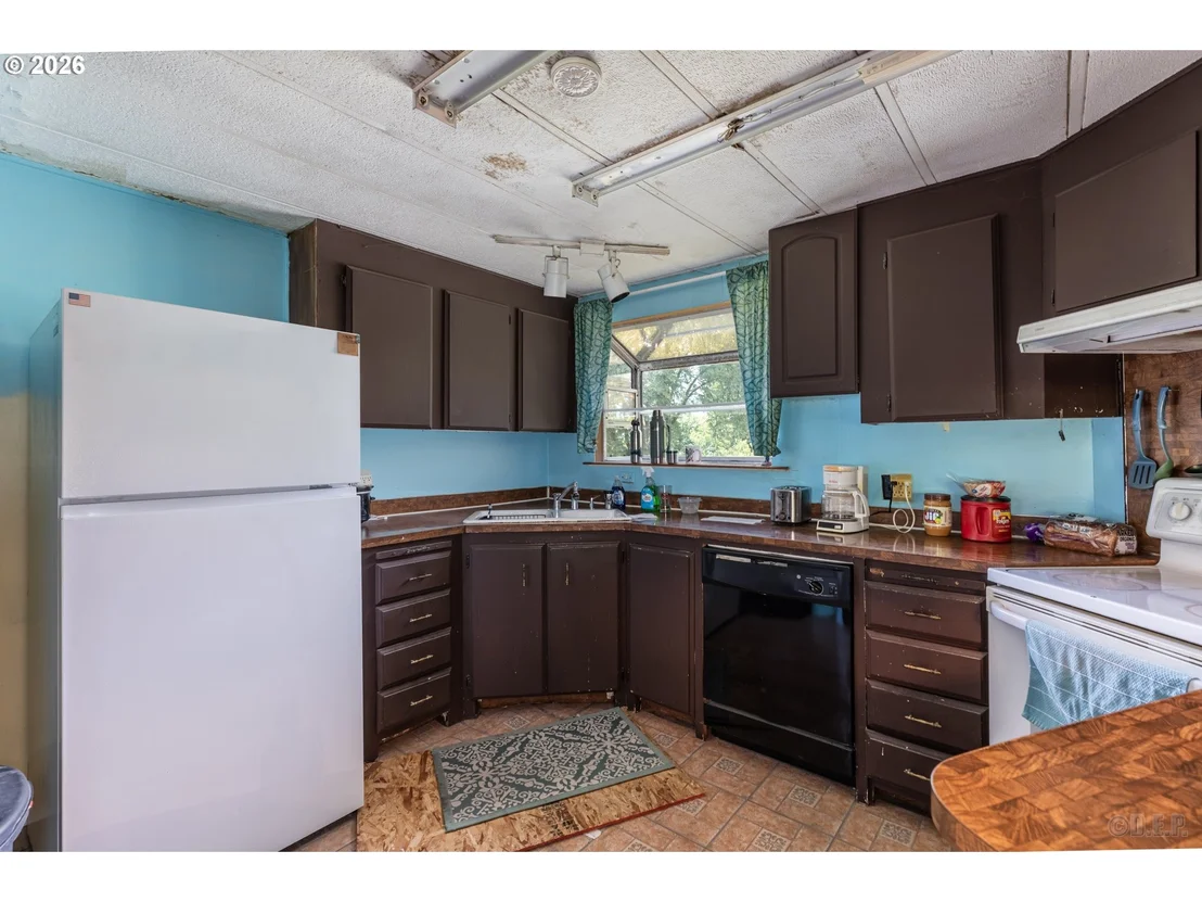 Photo of 66971 MAPLECREST LN