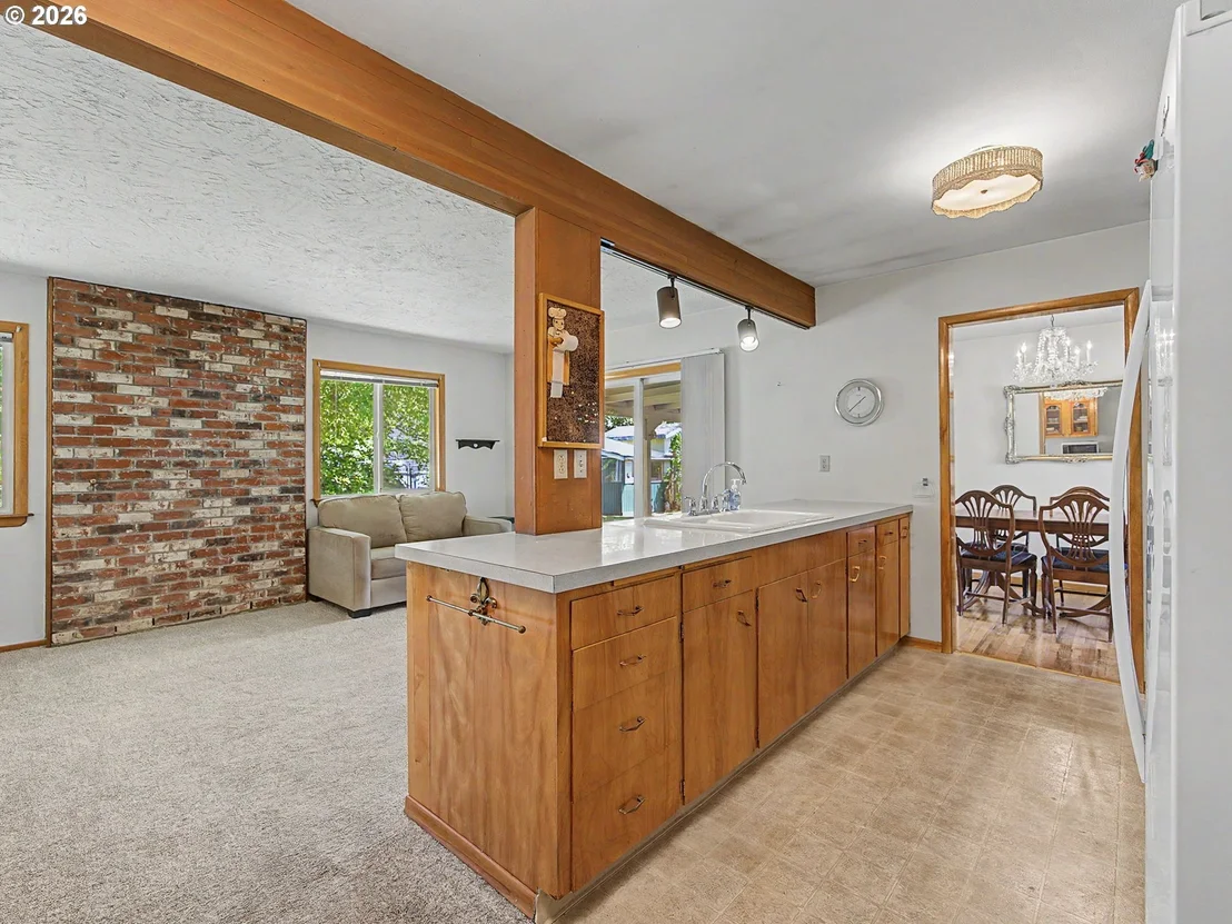 Photo of 250 SE JUNIPER AVE
