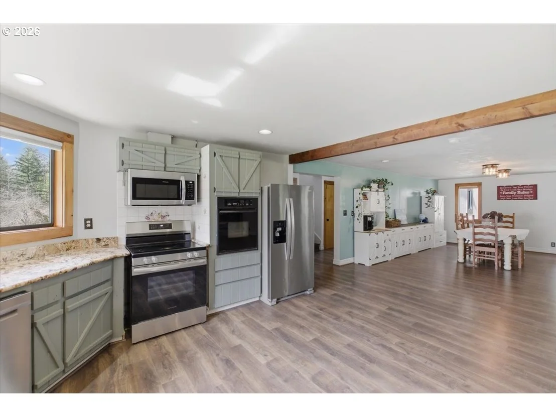Photo of 40875 PEOPLES DR