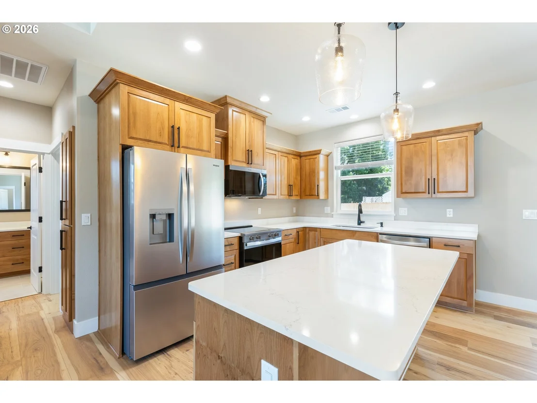 Photo of 265 SE LOGAN ST