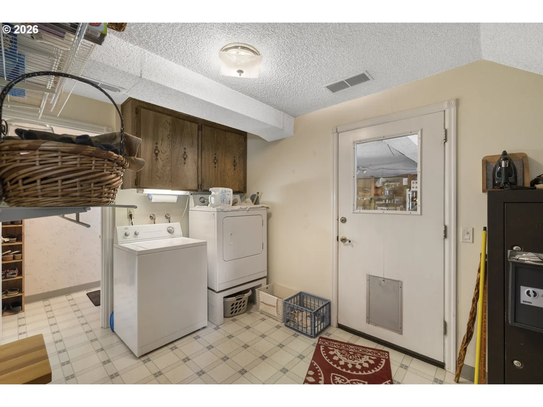 Photo of 192 NW CANYON DR