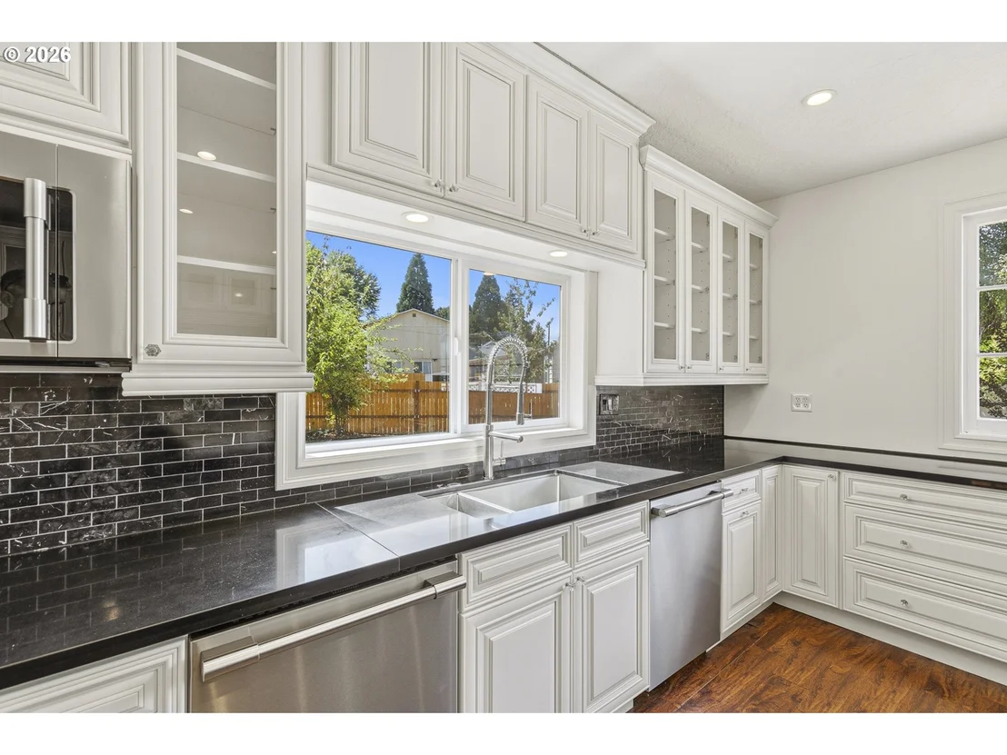 Photo of 1241 DIVISION ST