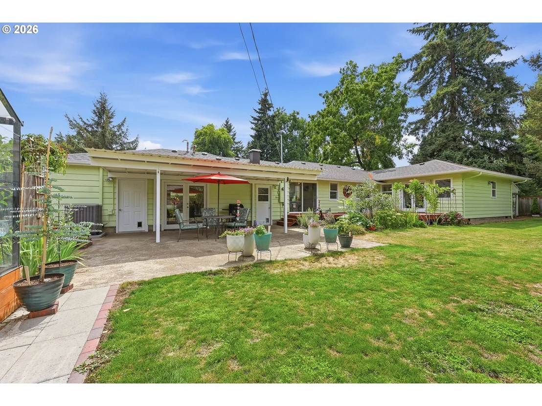 Photo of 595 DARTMOOR DR
