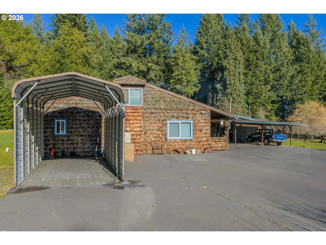 Photo of 711 H AVE