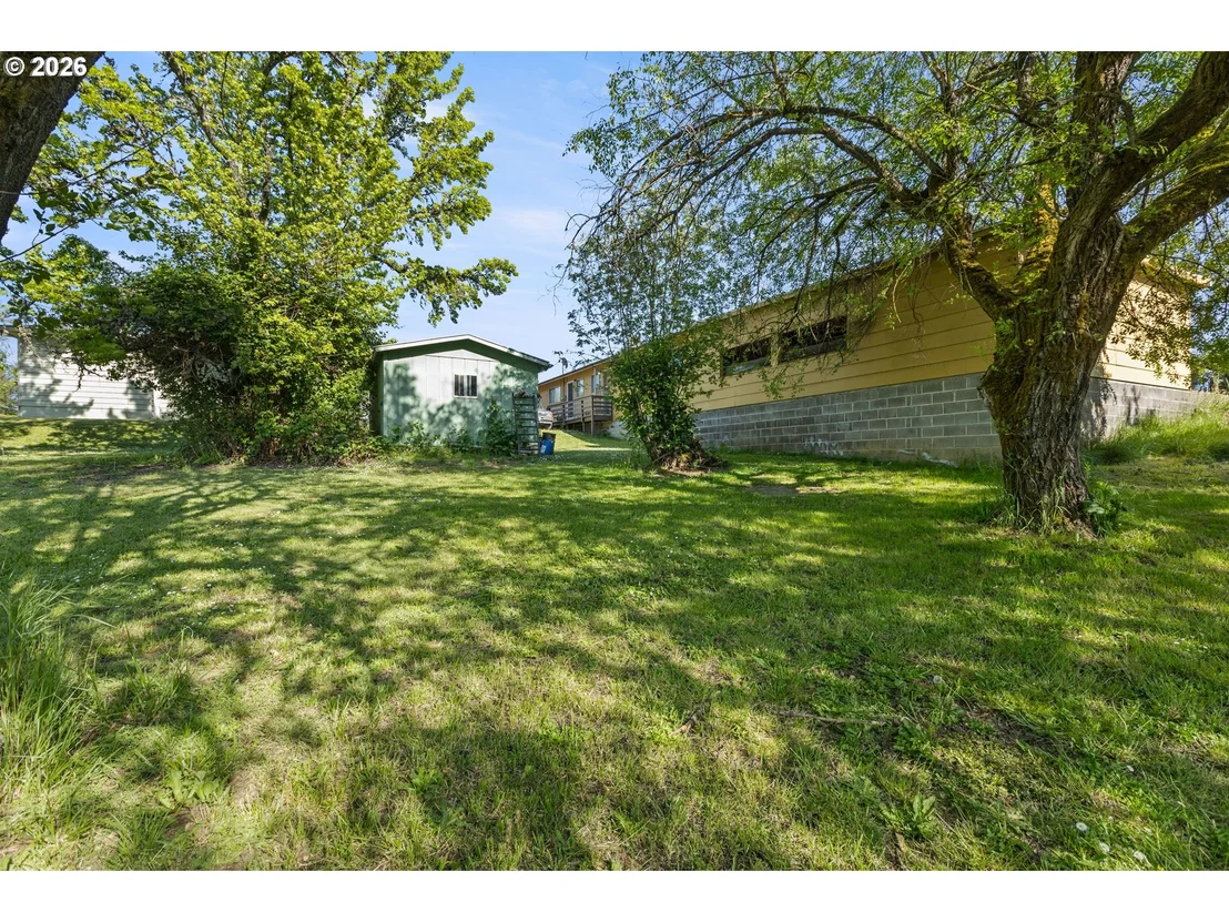 Photo of 311 SE GRAPE AVE