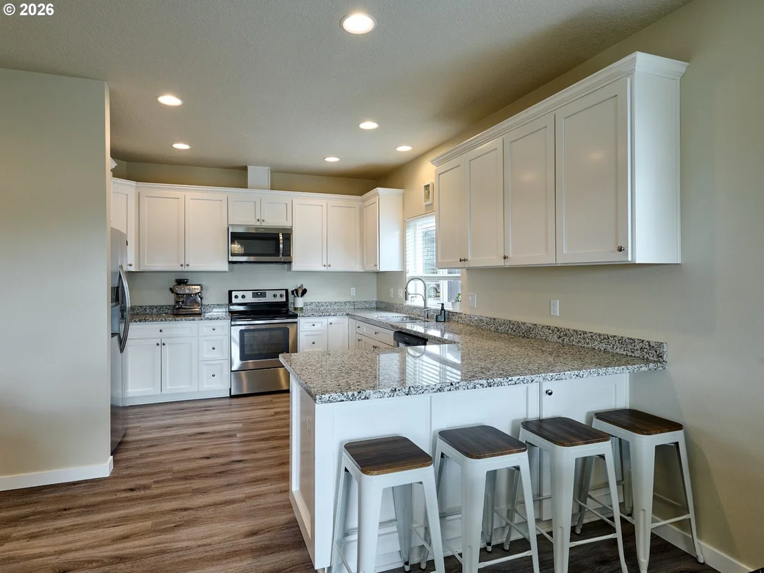 Photo of 542 E ELM LOOP