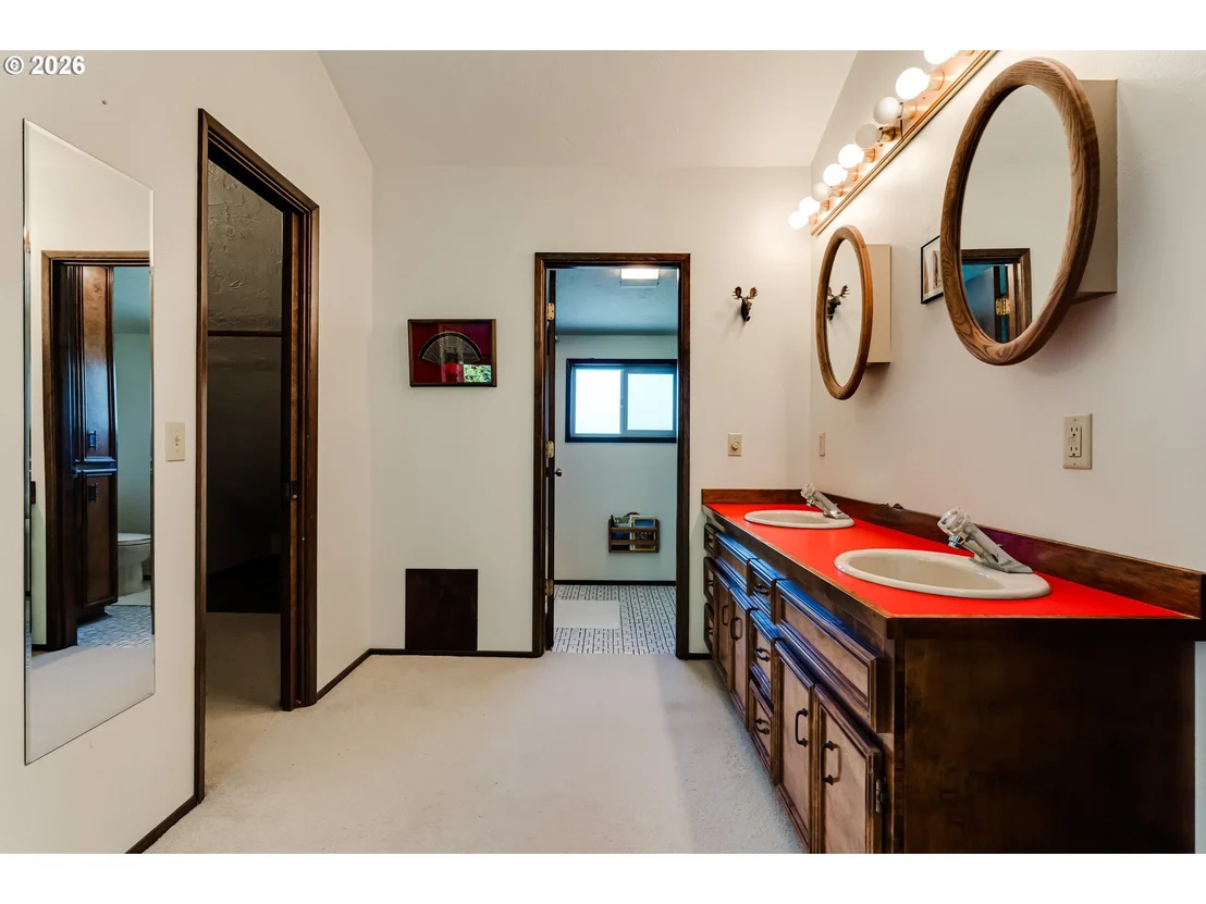 Photo of 450 W 28TH AVE