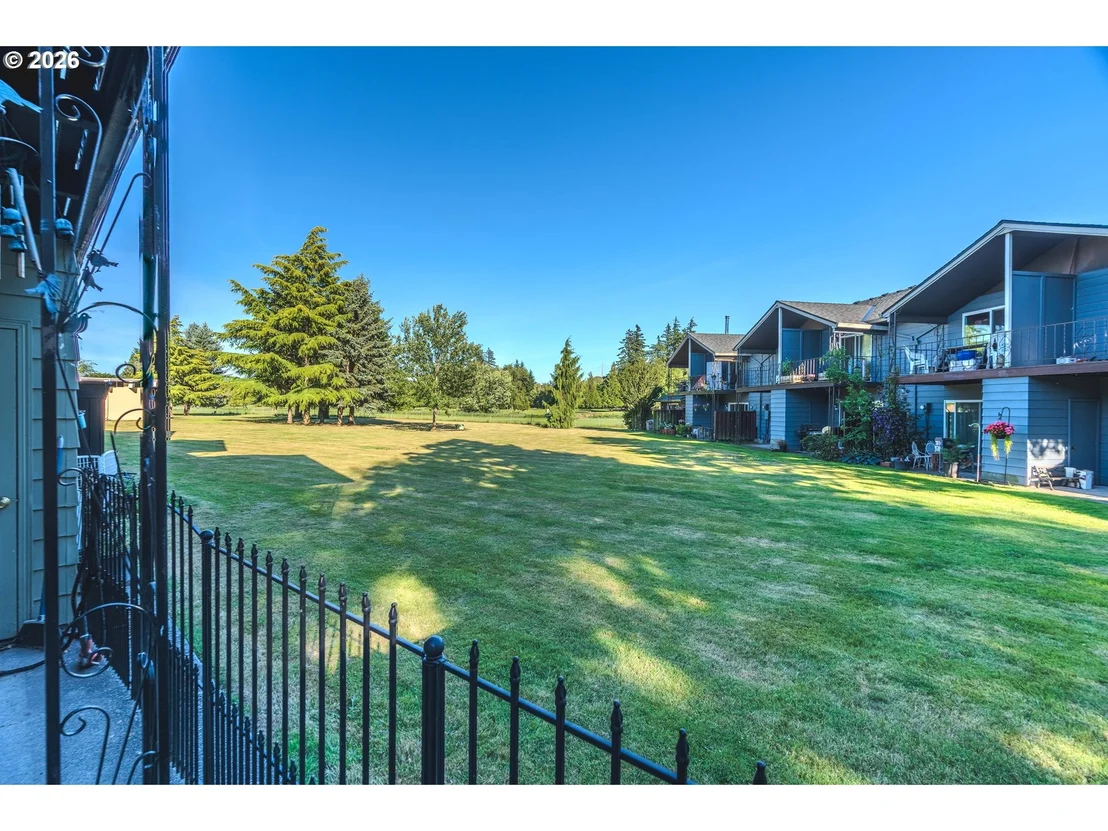Photo of 1802 NE HOGAN DR