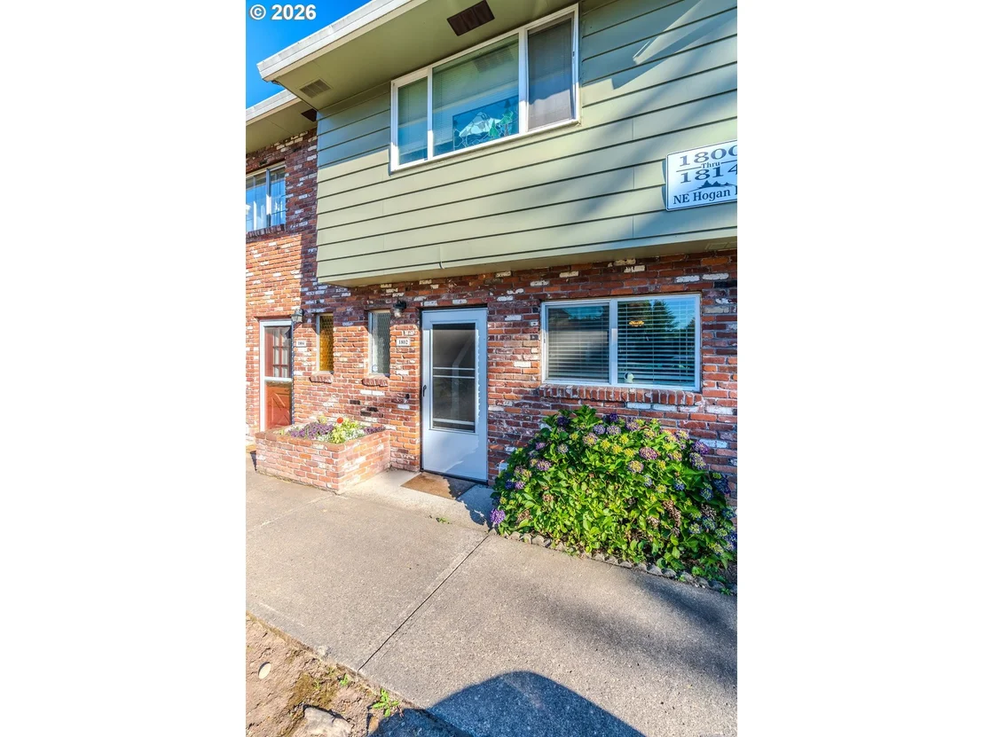 Photo of 1802 NE HOGAN DR