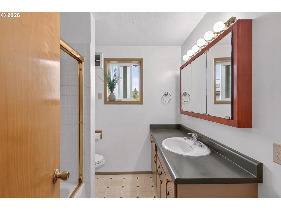 Photo of 447 MAXWELL RD
