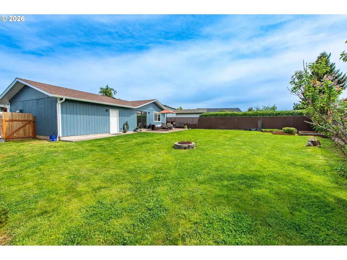 Photo of 1121 CEDAR PL
