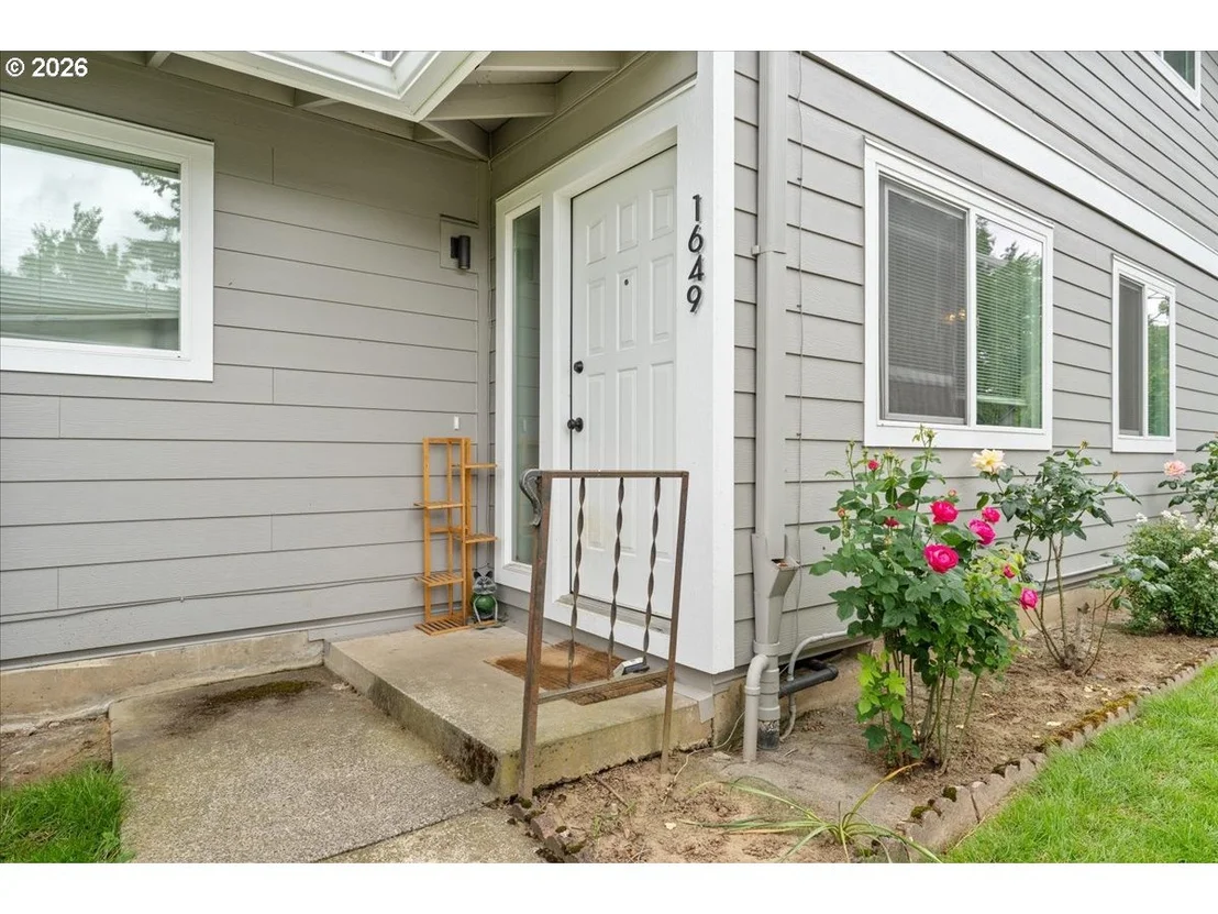Photo of 1649 NE KANE DR