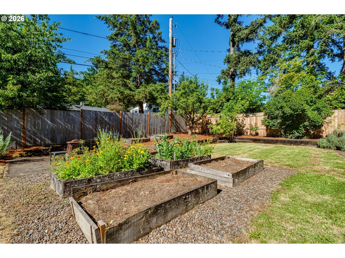 Photo of 450 W 28TH AVE