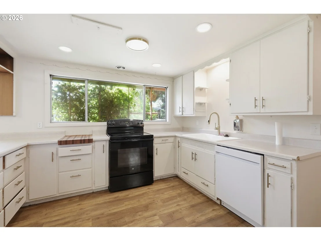 Photo of 605 KOURT DR