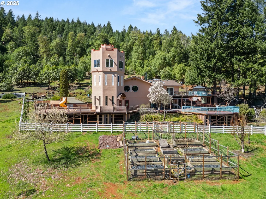 Photo of 520 BRIMSTONE RD