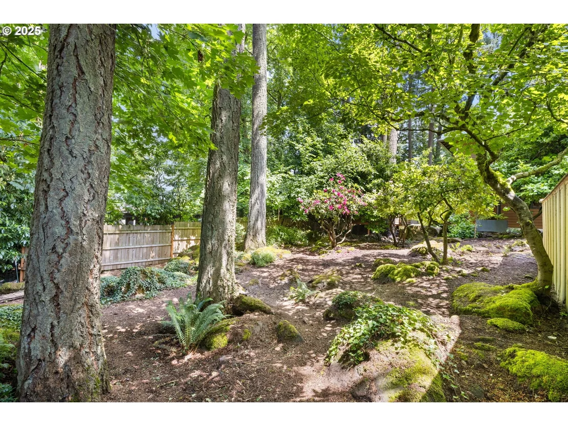 Photo of 589 RIDGEWAY RD