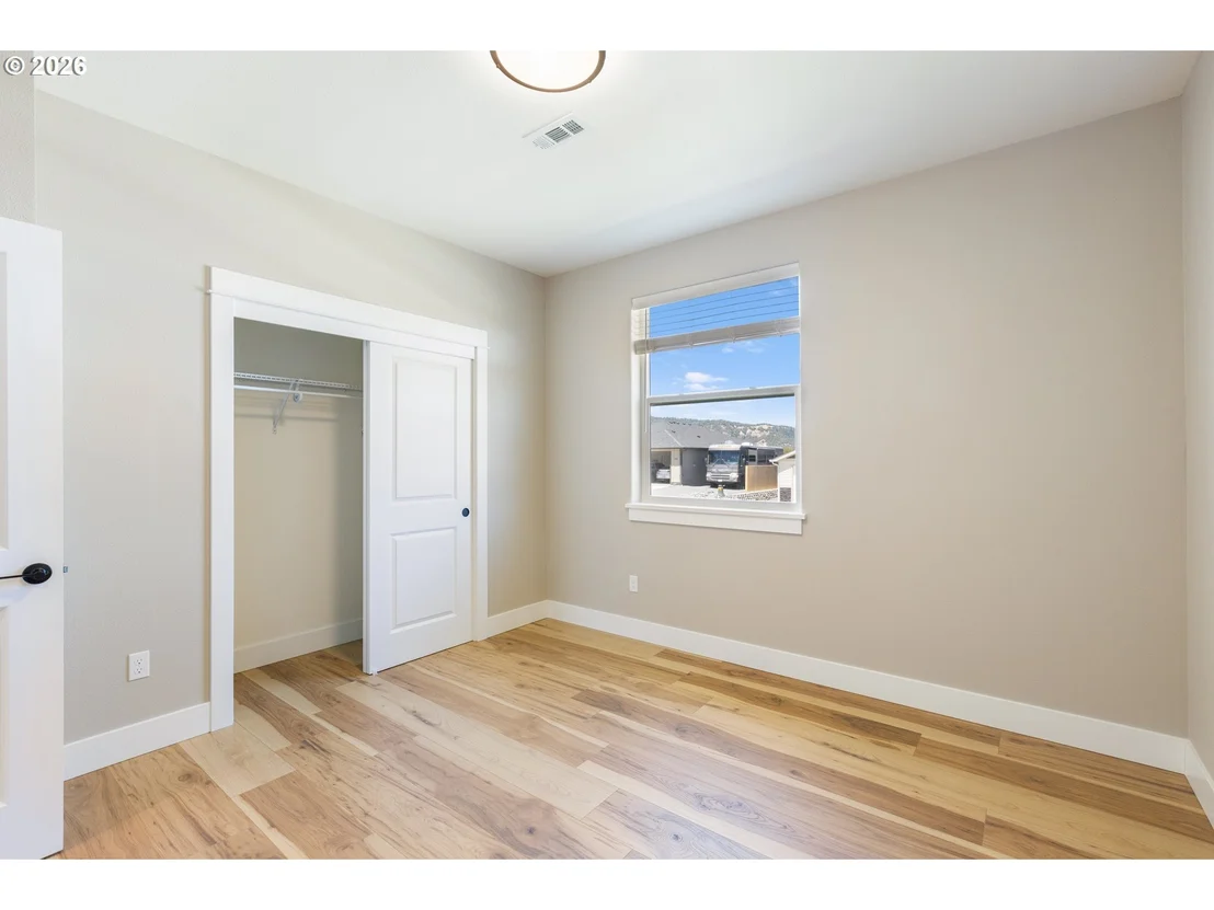 Photo of 265 SE LOGAN ST