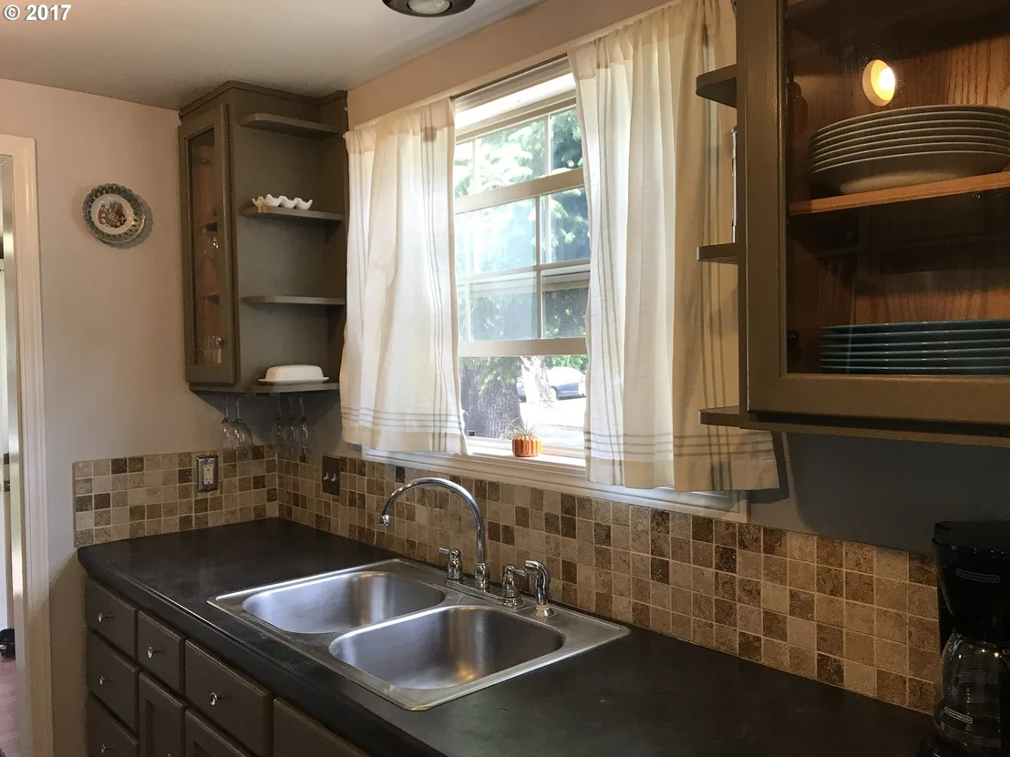 Photo of 1352 MILL ST