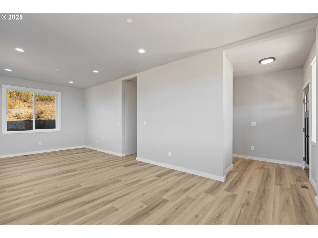 Photo of 664 BROOKS LOOP