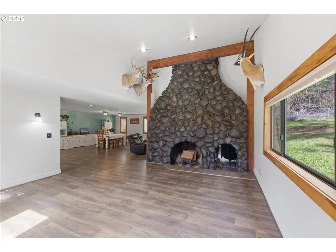Photo of 40875 PEOPLES DR